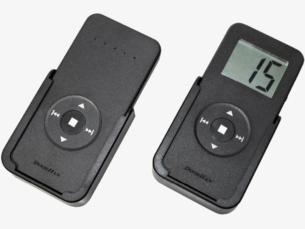 TRANSMITTER 5PRO-BLACK/15PRO-BLACK/15TIMER-PRO-BLACK 遥控器，用于远程控制 2021 年起生产的所有 DoorHan 自动化设备。  在驱动器的无线电接收器中占用两个存储单元。 使用这些遥控器可以同时或单独控制五/十五个设备。